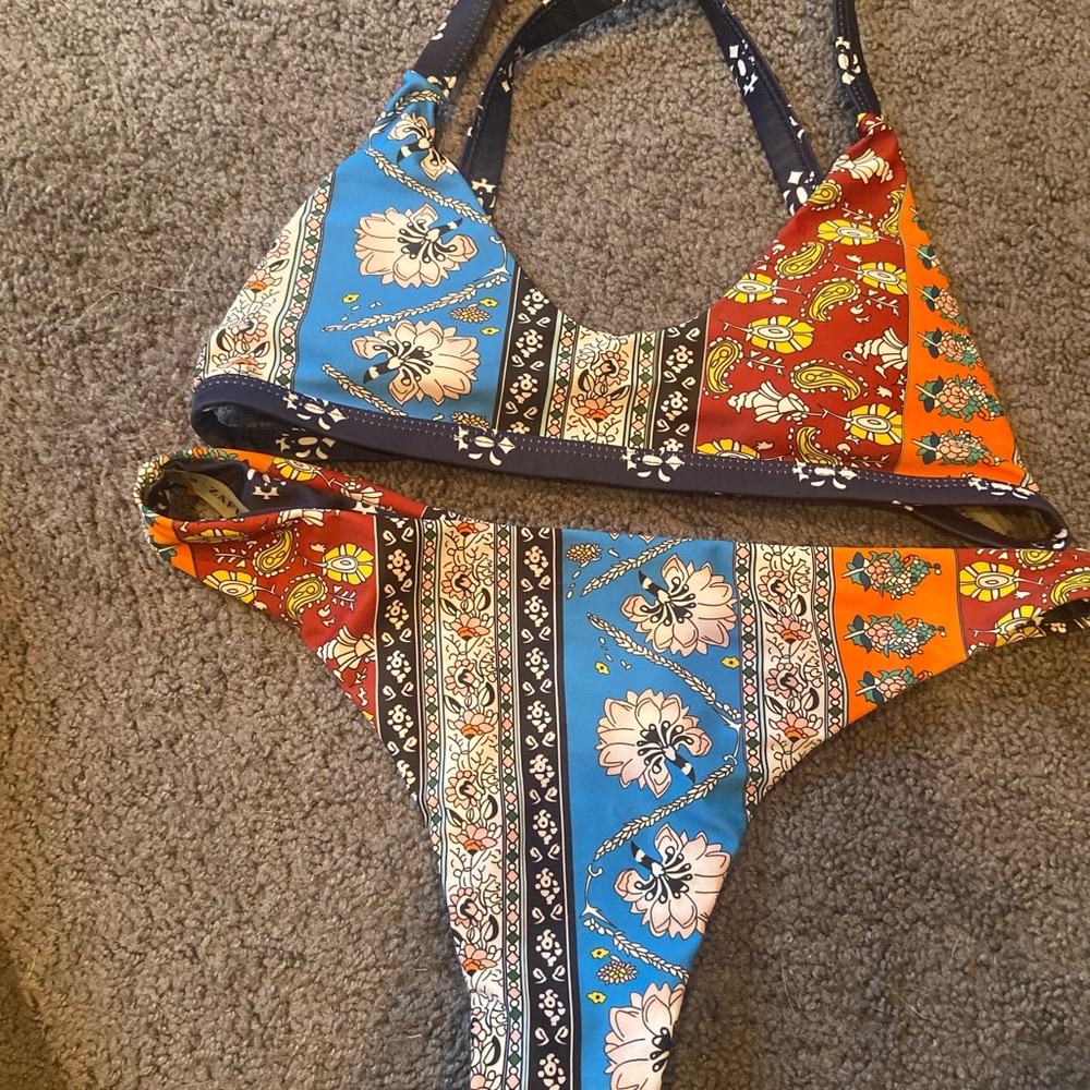 Zaful two piece bikini .. great condition size small .. cheeky bottoms..